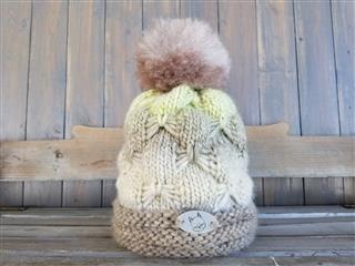 Tuque de la ferme, tuques à pompon, produits régionaux, tricotés à la ferme, tricots maison, pièces uniques 100% Québec