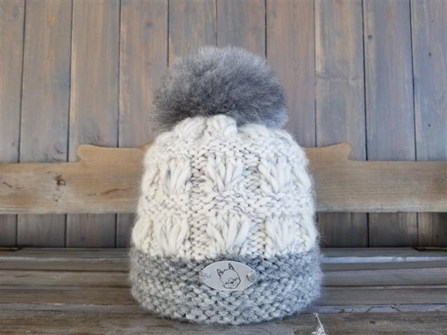 Tuque de la ferme dégradée grise et blanche, 80% bébé alpaga, 20% mérino, pompon fourrure alpaga gris