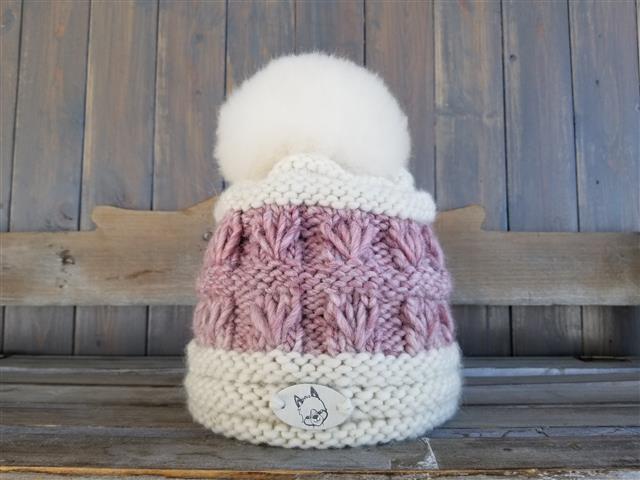 Tuque de la ferme, tuques à pompon, produits régionaux, tricotés à la ferme, tricots maison, pièces uniques 100% Québec